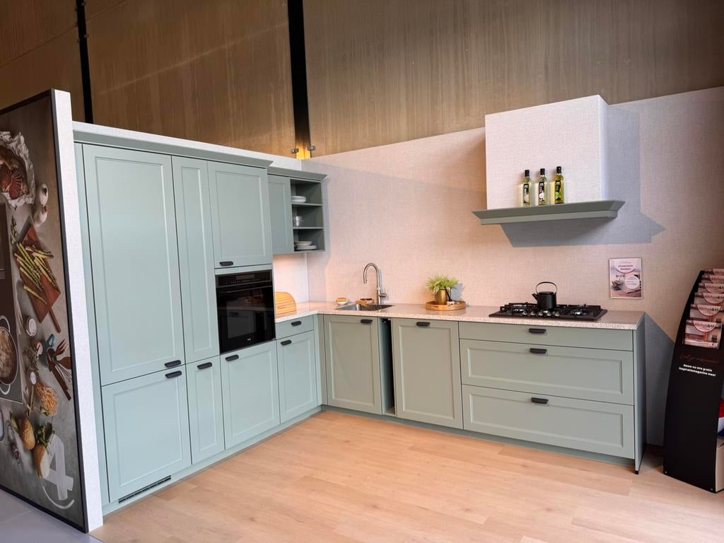 Landelijke showroom keuken compleet met inbouwapparatuur, Ophalen, Hoekkeuken, Nieuw, Hoogglans of Gelakt