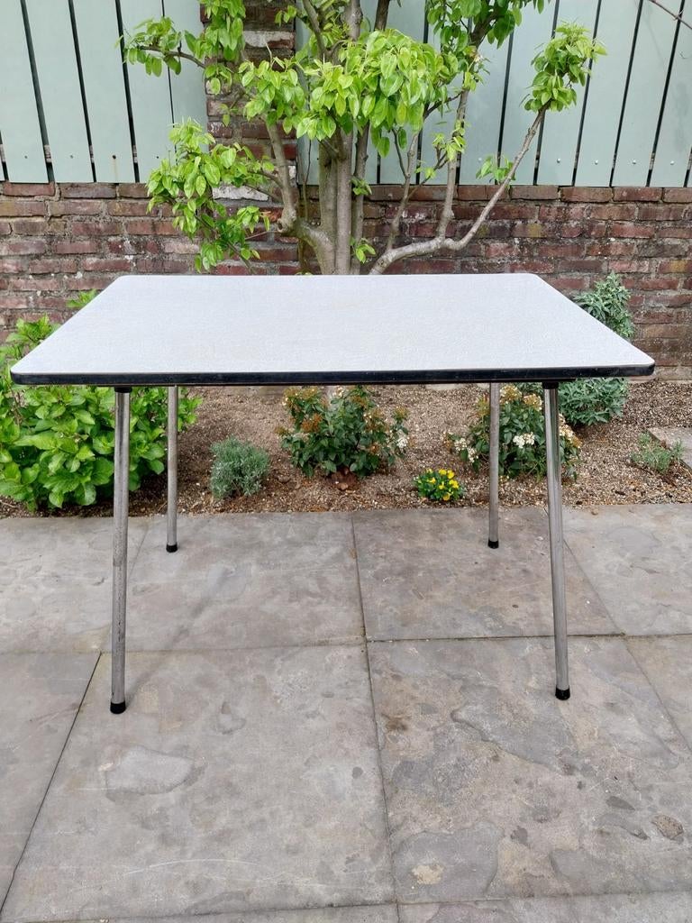 Formica tafel, wit/grijs  blad/patroon. Dutch design.Vintage, Huis en Inrichting, Tafels | Eettafels, Gebruikt, 50 tot 100 cm