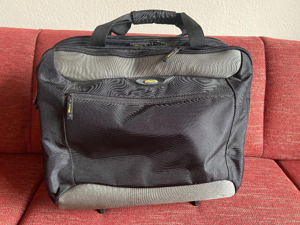 Cabin size carry-on trolley, Ophalen, Wieltjes, Minder dan 50 cm, Zo goed als nieuw