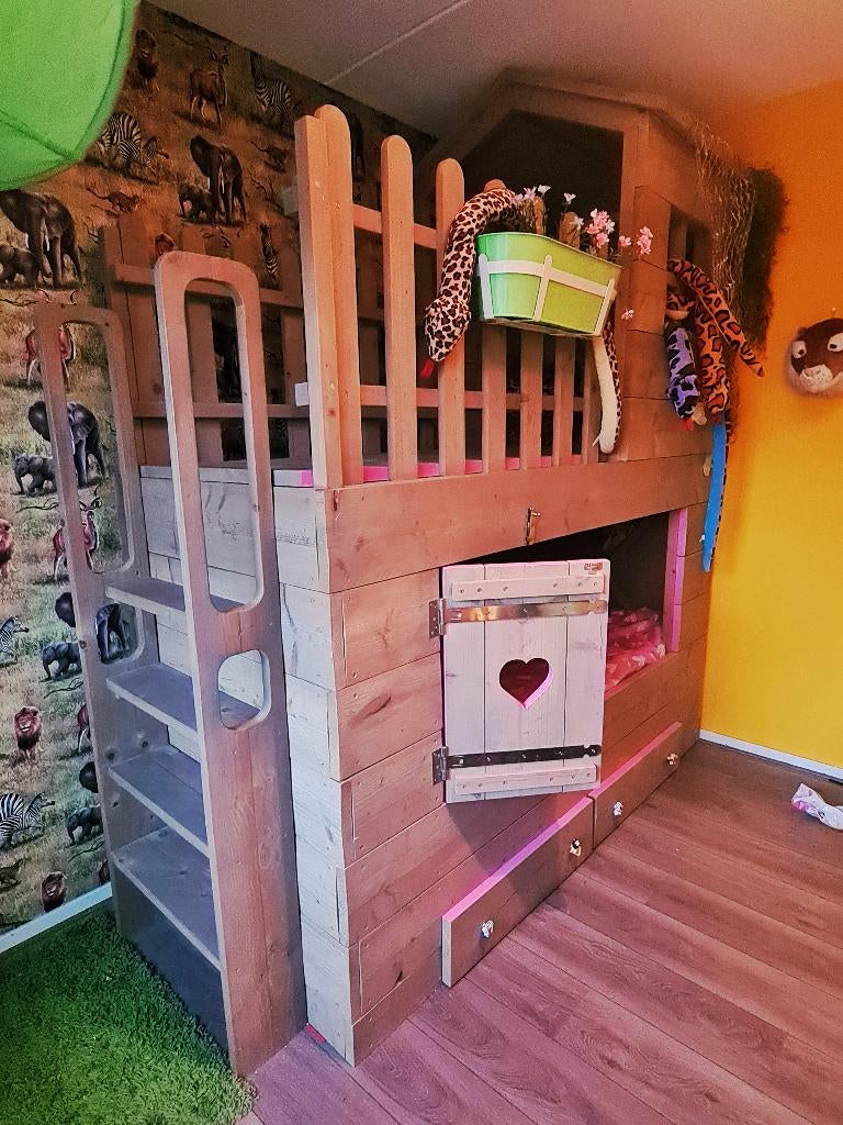 Kinderbed van stijgerhout, Huis en Inrichting, Slaapkamer | Stapelbedden en Hoogslapers, Ophalen, Hoogslaper, Eenpersoons, Zo goed als nieuw