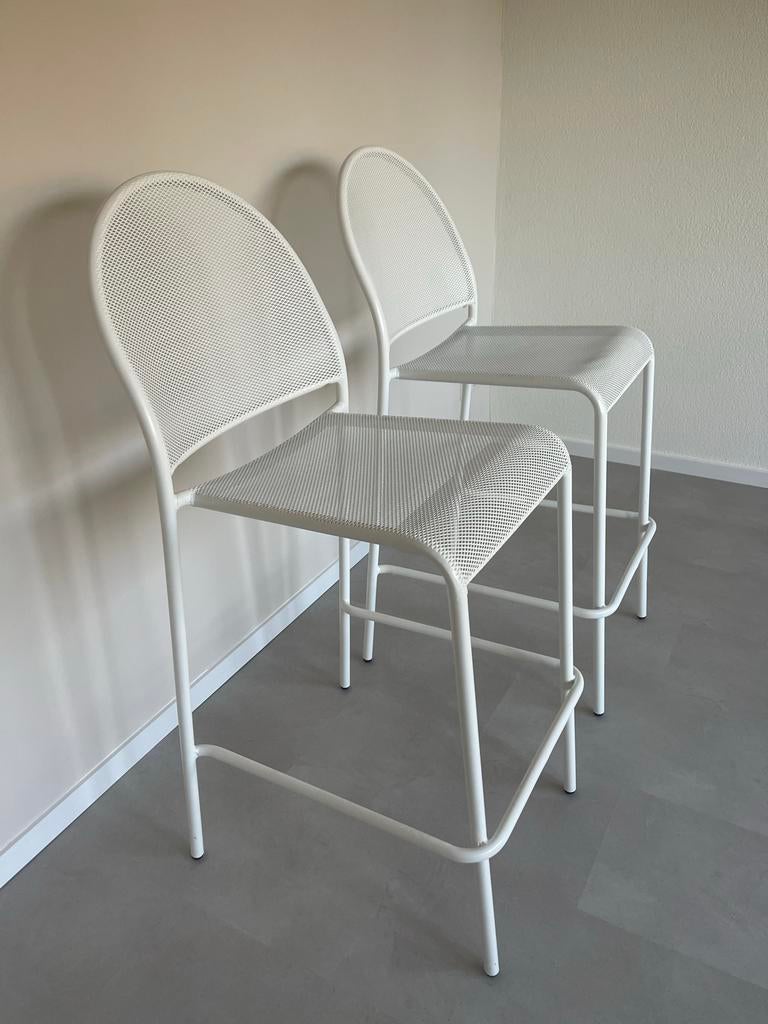 2 Witte Barstoelen van Piet Zoomers - Zo goed als nieuw, Ophalen, Zo goed als nieuw, 90 cm of meer, Metaal
