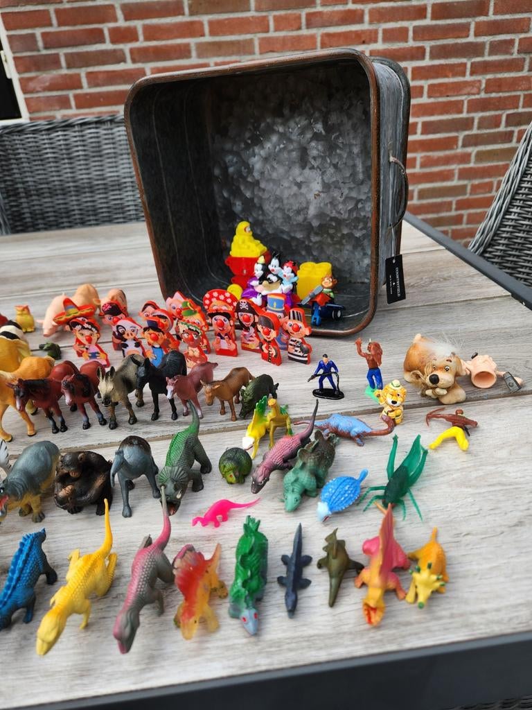 Bak met diverse dieren en poppetjes, Ophalen of Verzenden