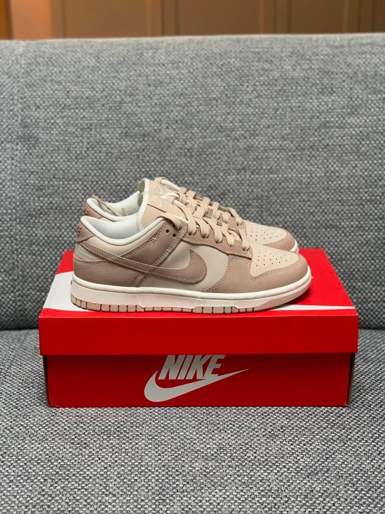 Nike Dunk Low Sanddrift 38,5, Kleding | Dames, Beige, Nieuw, Ophalen of Verzenden, Sneakers of Gympen
