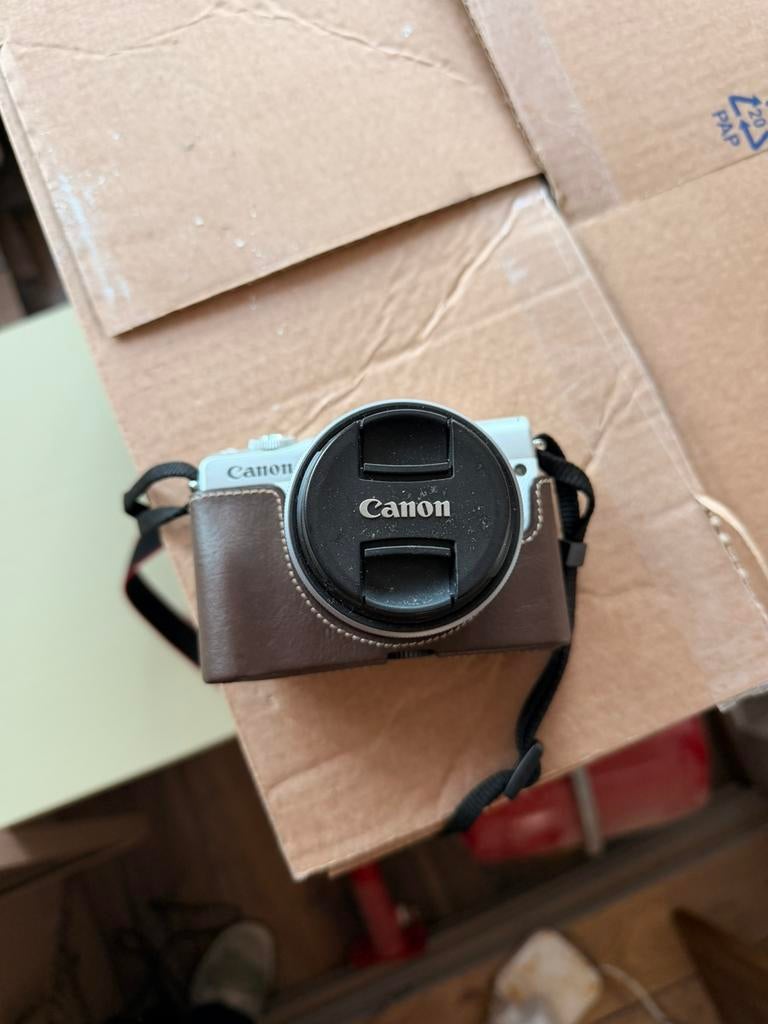 Canon EOS M100 + 15-45mm lens + hoesje | Zeer nette staat, Ophalen of Verzenden, Zo goed als nieuw, Canon