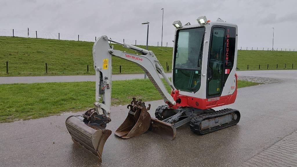 nette Takeuchi TB216 minigraver (bj2022) 3 bakken (bj 2022), Graafmachine
