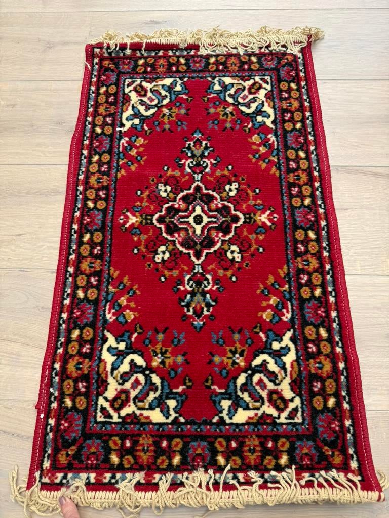 3 Oosterse vloerkleedjes /tafelkleed gemerkt, 100 tot 150 cm, Zo goed als nieuw, Rechthoekig, 50 tot 100 cm