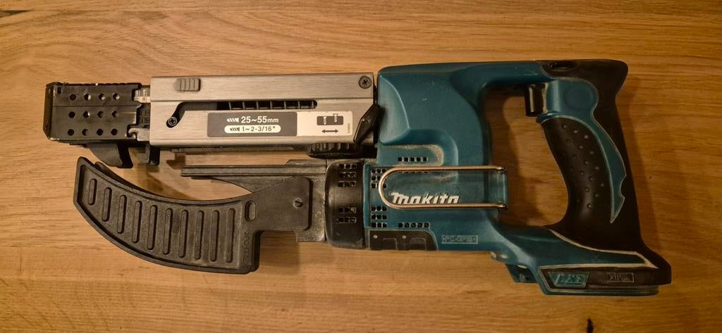 Makita bandschroefmachine DFR550, Gebruikt, Variabele snelheid, Ophalen of Verzenden, Boor- en Schroefmachine