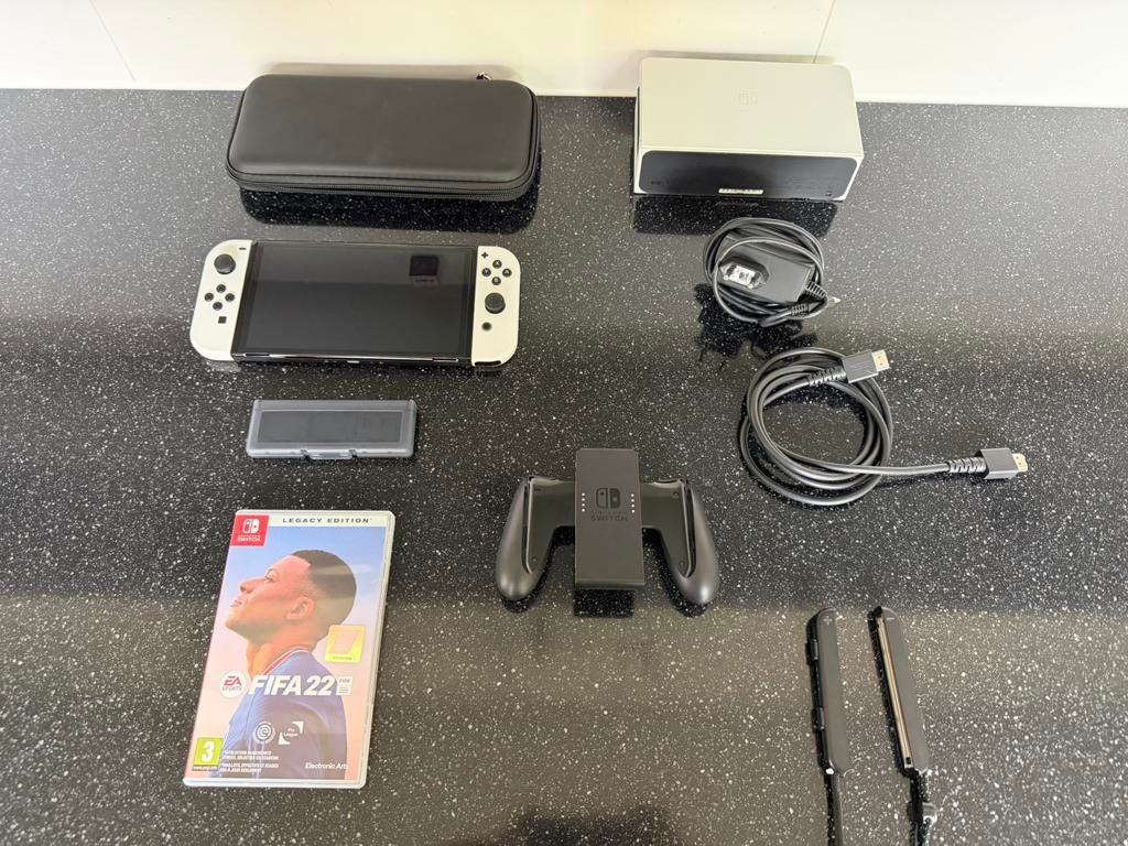 Nintendo Switch OLED | Compleet | Spellen | Accessoires, Spelcomputers en Games, Spelcomputers | Nintendo Switch, Zo goed als nieuw