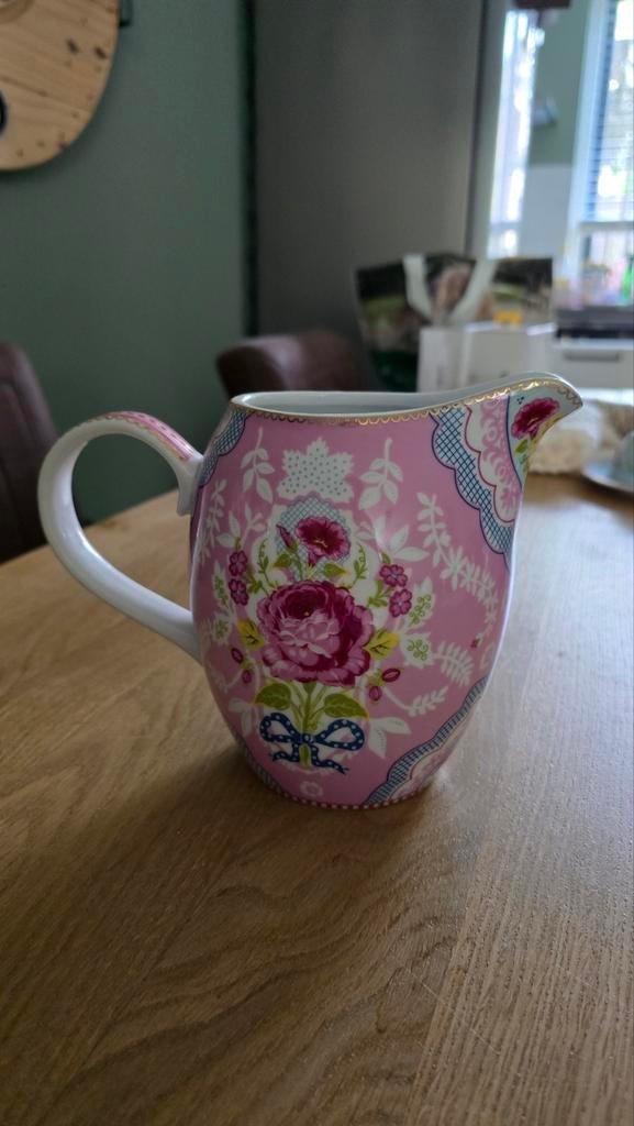 Grote roze melkkan met bloemen - Perfecte staat, Keramiek, Overige typen, Ophalen of Verzenden, Zo goed als nieuw