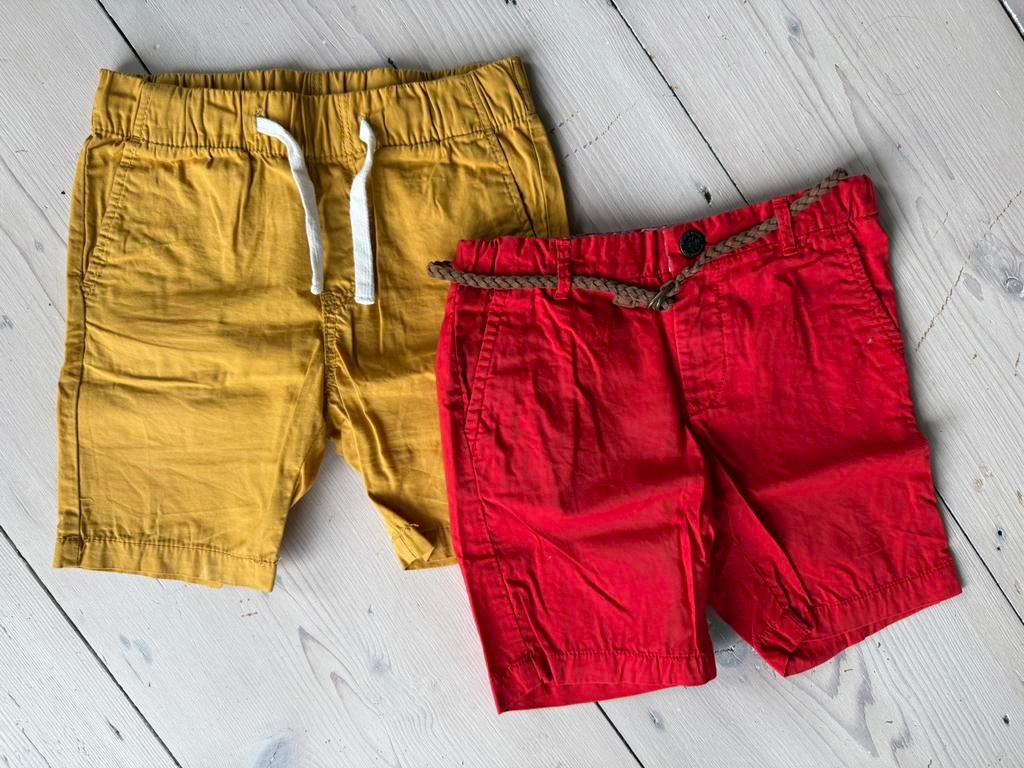 Mooie set van twee chino shorts H&M size 104, Kinderen en Baby's, Kinderkleding | Maat 104, Broek, H&M, Ophalen of Verzenden, Zo goed als nieuw