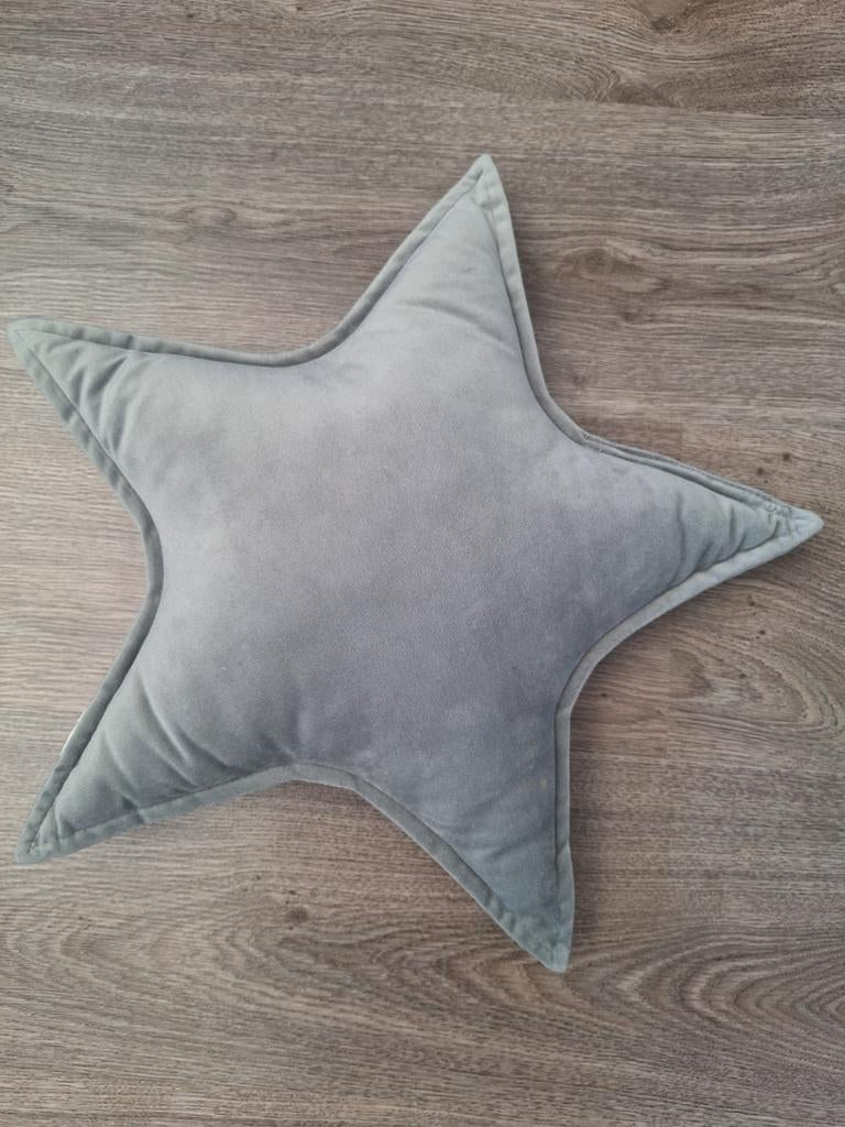 Grijs kussen in de vorm van een ster, Ophalen of Verzenden, Kleed of Kussen