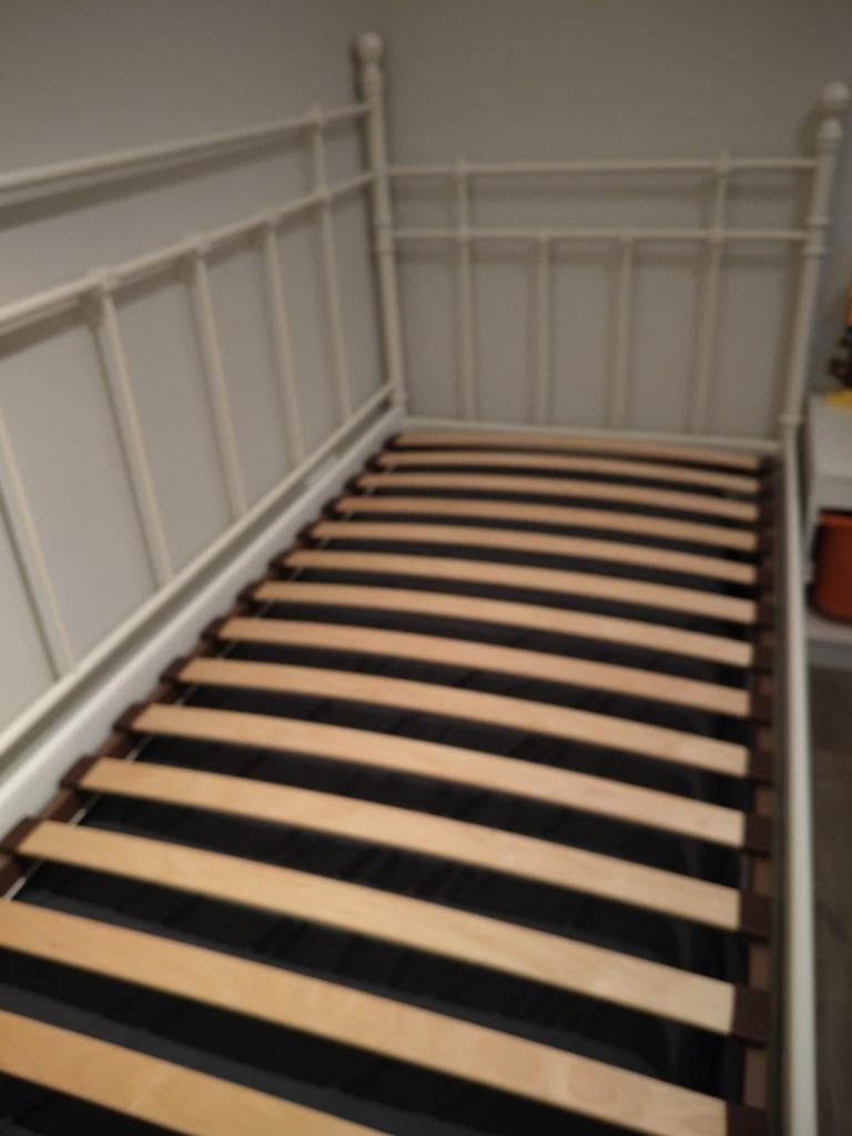 Eenpersoonsbed, Huis en Inrichting, Slaapkamer | Bedden, Ophalen, 90 cm, Eenpersoons, Zo goed als nieuw