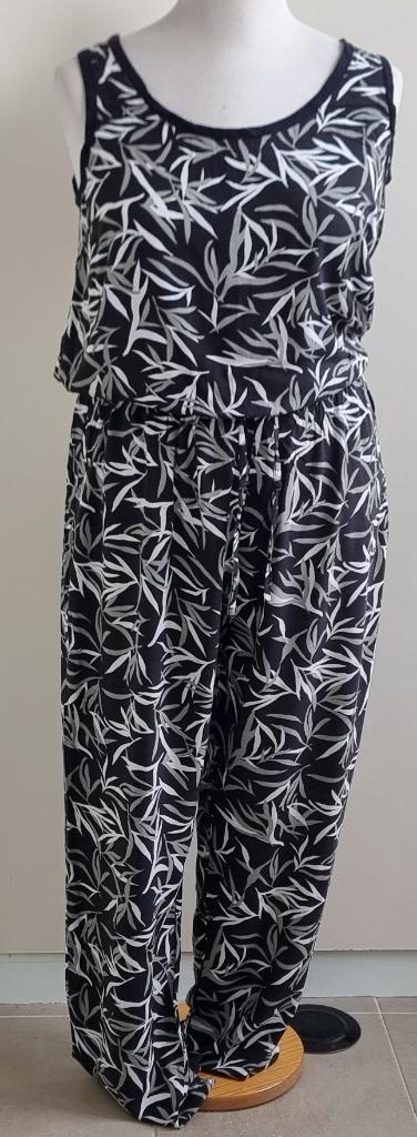 Upfashion zwarte junmpsuit met bladeren print mt. 42, Kleding | Dames, Jumpsuits, Zwart, Maat 42/44 (L), Ophalen of Verzenden