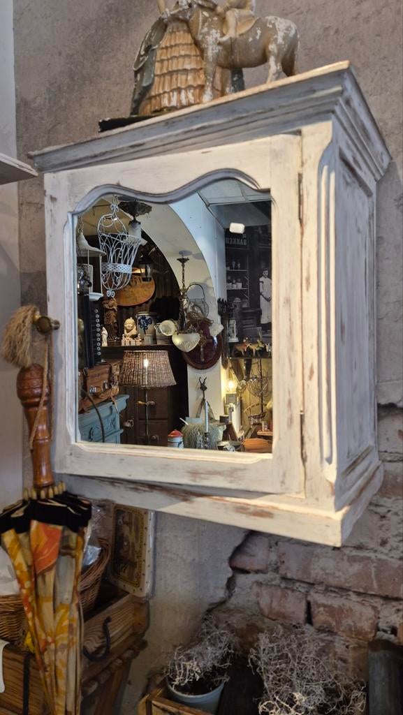 Super leuk brocant hangkastje met spiegel, Antiek en Kunst, Curiosa en Brocante, Ophalen of Verzenden