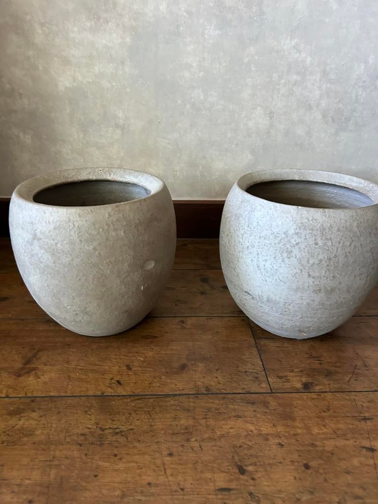 2 grote  bloempotten, Ophalen, Steen, Gebruikt, Rond