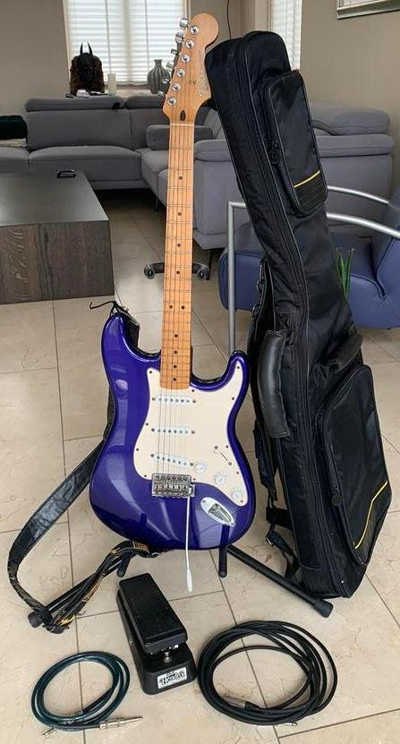 Fender Stratocaster Mexico 2000, kabels, Wah Wah pedaal, tas, Muziek en Instrumenten, Ophalen, Zo goed als nieuw