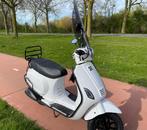 Scooter AGM VX50i Wit in nieuwstaat, Fietsen en Brommers, Snorfietsen en Snorscooters, Ophalen, Zo goed als nieuw, Benzine, Overige merken