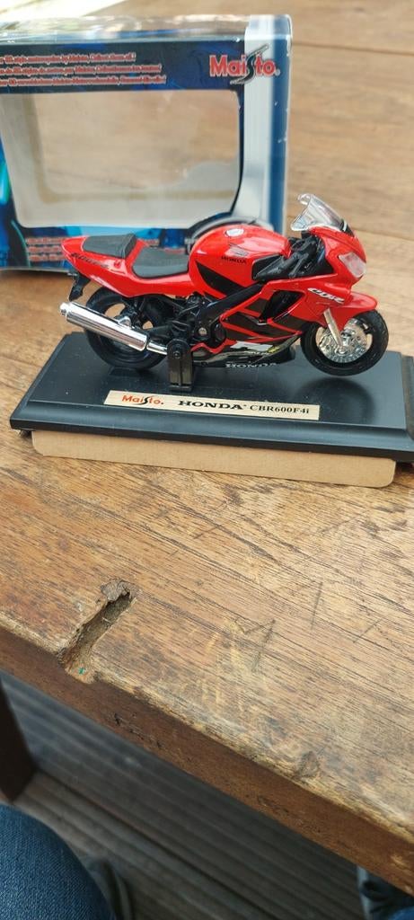 Schaalmodel 1:18 HONDA CBR 600 F4I met doosje, Ophalen of Verzenden, Zo goed als nieuw, Motor