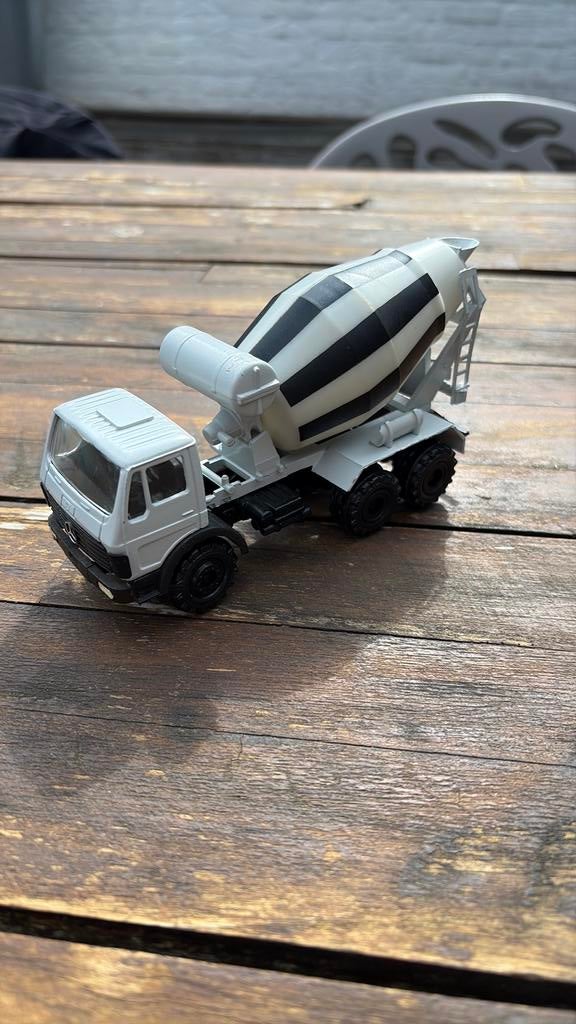 Conrad Mercedes 3 achs betonmischer 2222, Ophalen of Verzenden, Zo goed als nieuw, Bus of Vrachtwagen
