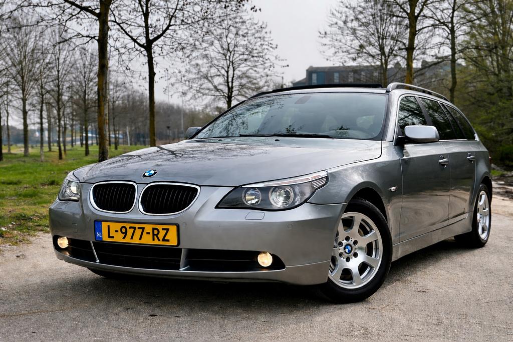 BMW 525i 6 Cilinder Autom, Pano dak, Trekhk, youngtimer, Auto's, BMW, Particulier, Benzine, Stationwagon, Geïmporteerd, Zilver of Grijs