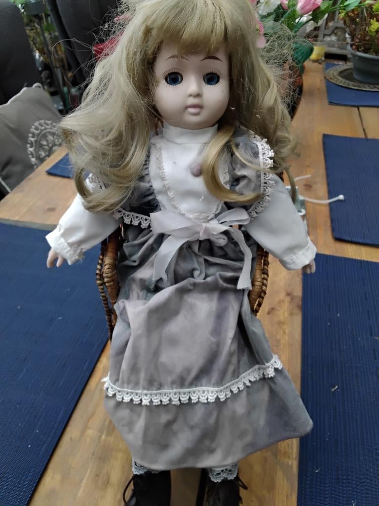 Porseleine pop, Verzamelen, Poppen, Ophalen, Zo goed als nieuw, Pop