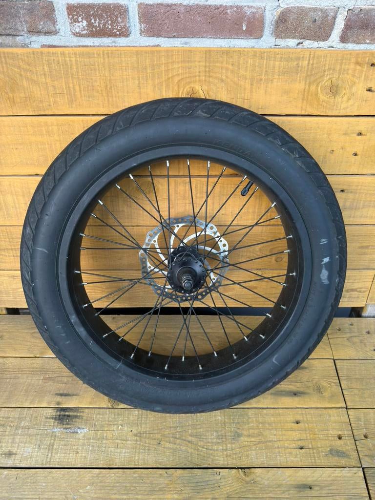 Super 73 zx voorwiel met goede band, Fietsen en Brommers, Fietsonderdelen, Ophalen of Verzenden, Wiel