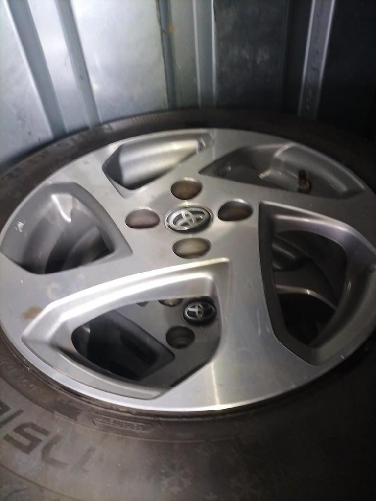 Toyota Yaris Hybrid 15"Velg. Prijs per stuk!, Auto diversen, Wieldoppen, Ophalen of Verzenden, Gebruikt
