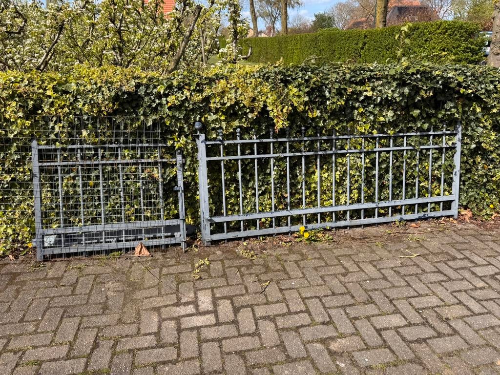 Grijs stalen tuinhek met cilinderslot, Ophalen of Verzenden, Zo goed als nieuw, IJzer, Tuinhek