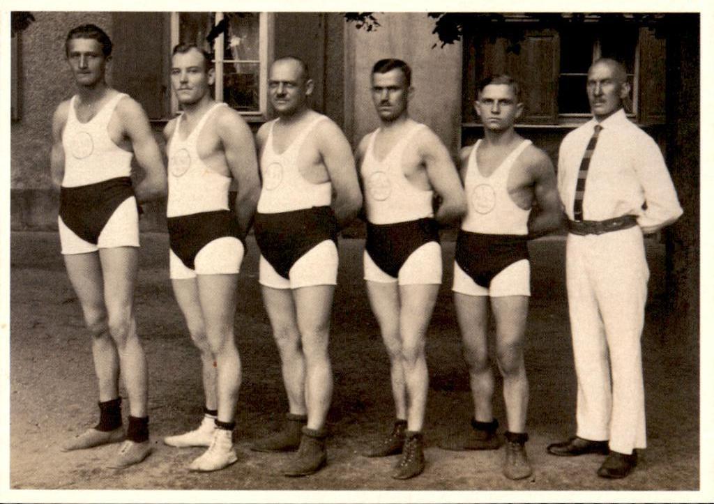 kunstkaart, mannen in ouderwets gymnastiek outfit, Verzenden, 1980 tot heden, Ongelopen, Overige thema's