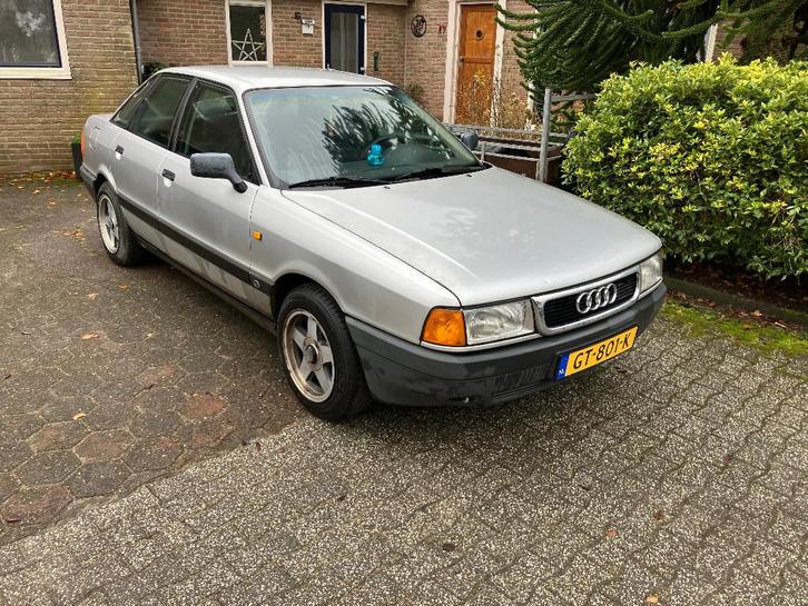 Audi 1.8 1989 Grijs en Audi 80 2.3 1991, Auto's, Audi, Particulier, Radio, Trekhaak, Benzine, Sedan, Handgeschakeld, Geïmporteerd