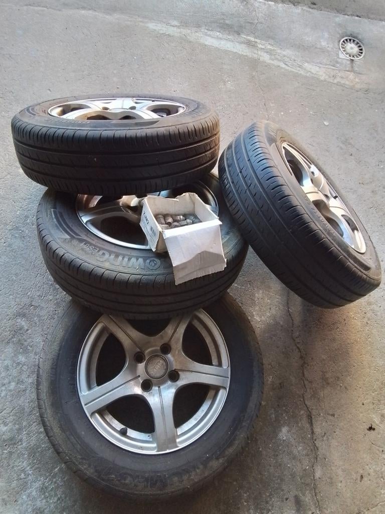 Hyundai i20 Lichtmetalen Velgen MAM  met Kumho Banden >4mm, Auto-onderdelen, Banden en Velgen, Ophalen, Gebruikt, Zomerbanden