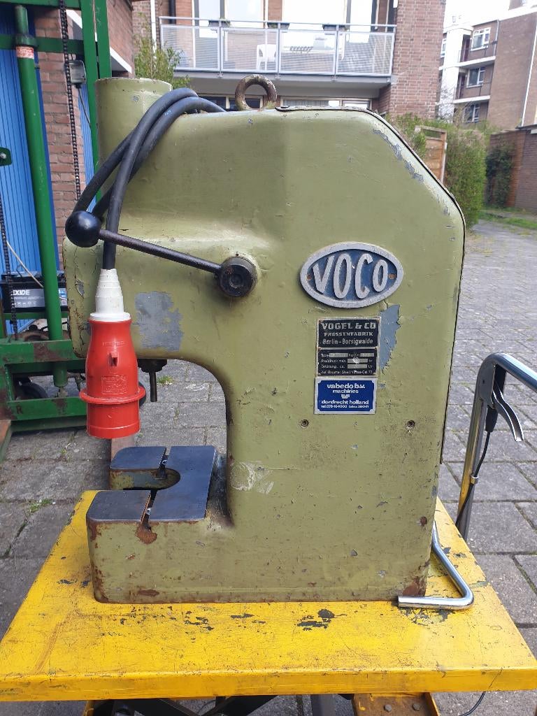 10 TONS PERS HYDRAULISCH 380 V, Ophalen, Gebruikt