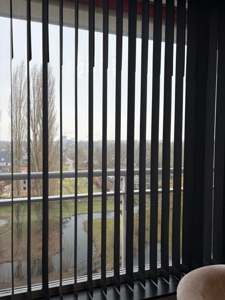 Lamellen zwart stof, Ophalen, Zo goed als nieuw, Zwart, 200 cm of meer