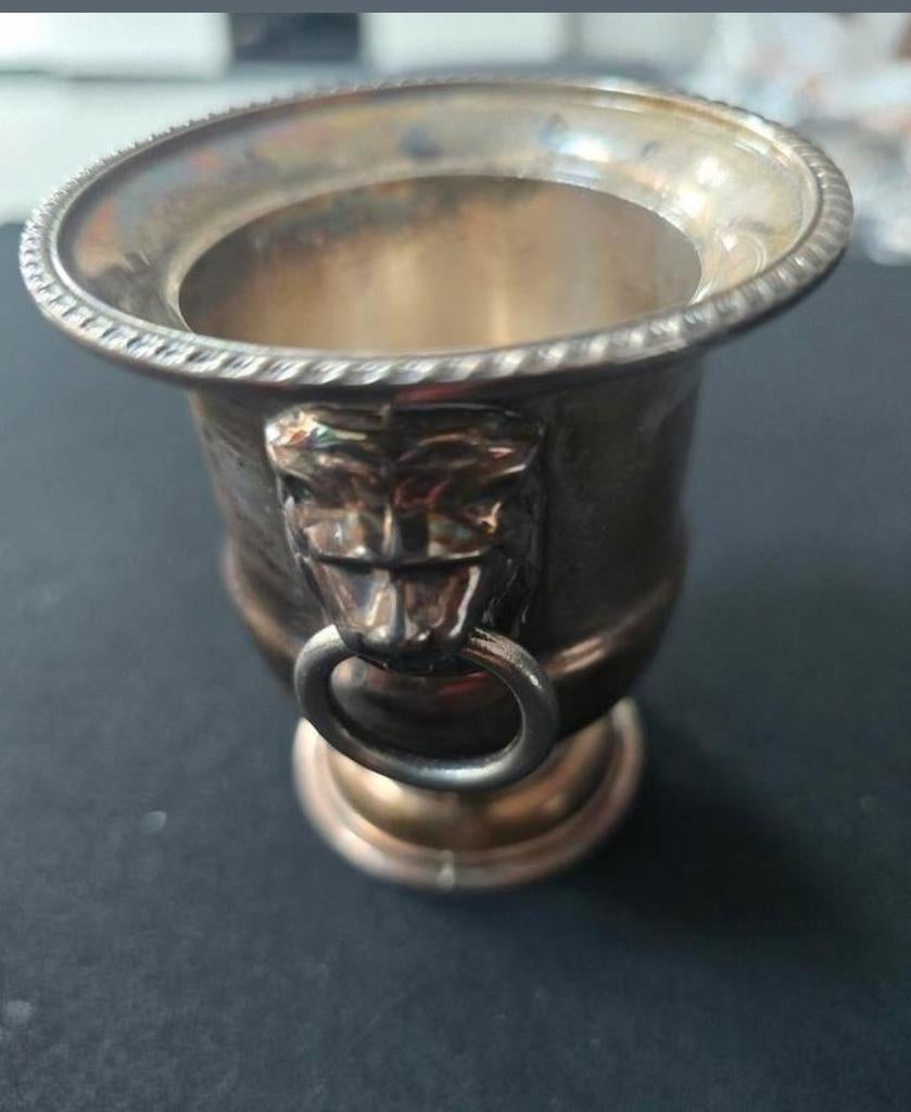 Verzilverde Beker met leeuwenkoppen - Viners of Sheffield, Verzenden, Zilver