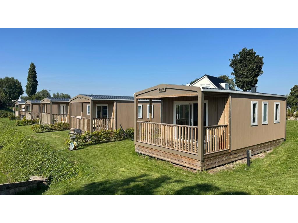 Chalet te koop + bootplek in Woubrugge, Zuid-Holland! R#52R, Caravans en Kamperen, Stacaravans, Tot en met 4