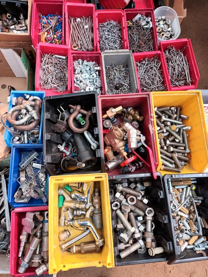 Grote partij diverse bevestigingsmaterialen en onderdelen, Diversen, Rommelmarktspullen, Gebruikt, Ophalen of Verzenden