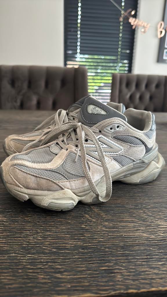 New balance 9060, Ophalen of Verzenden, Zo goed als nieuw, Grijs, Sneakers of Gympen