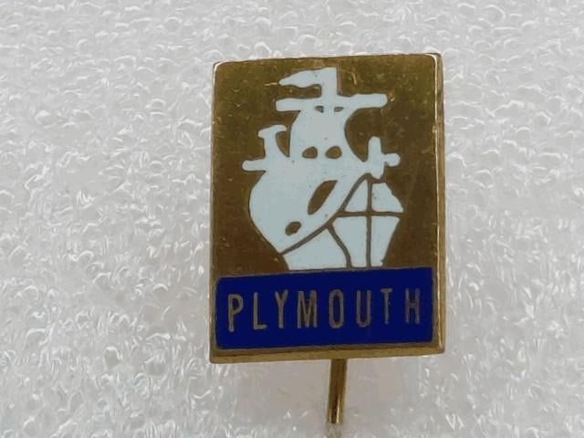 SP2383 Speldje Plymouth, Verzamelen, Speldjes, Pins en Buttons, Ophalen of Verzenden, Gebruikt, Overige onderwerpen
