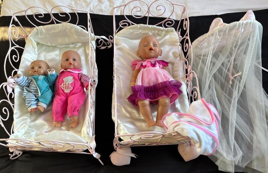 Poppen met 2 bedjes, Ophalen of Verzenden, Gebruikt, Babypop