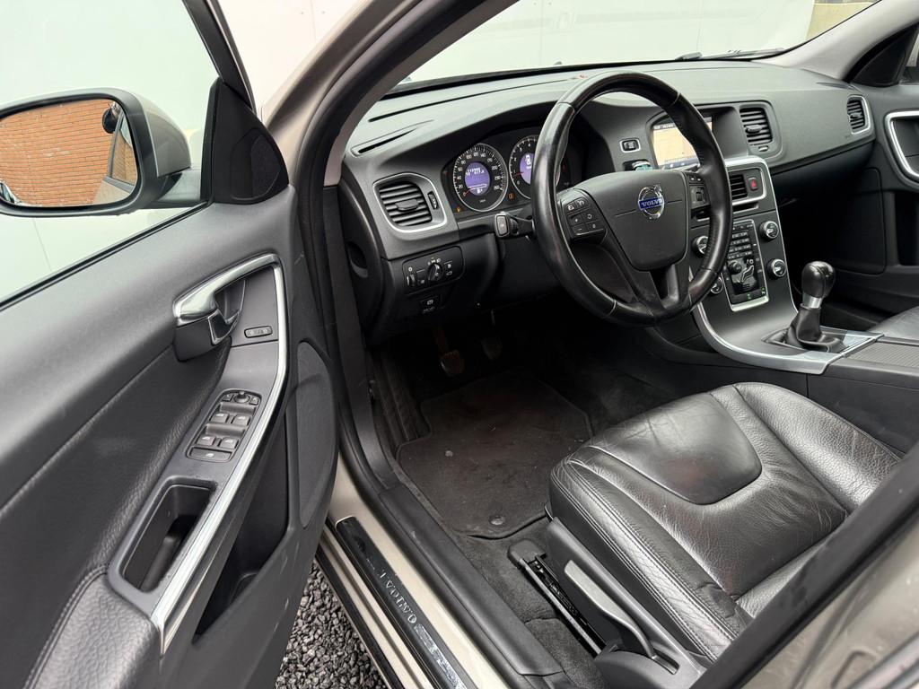 Volvo S60 1.6 T3 Momentum | 2013 | Leder | Navigatie |, Auto's, Voorwielaandrijving, Gebruikt, 4 cilinders, S60