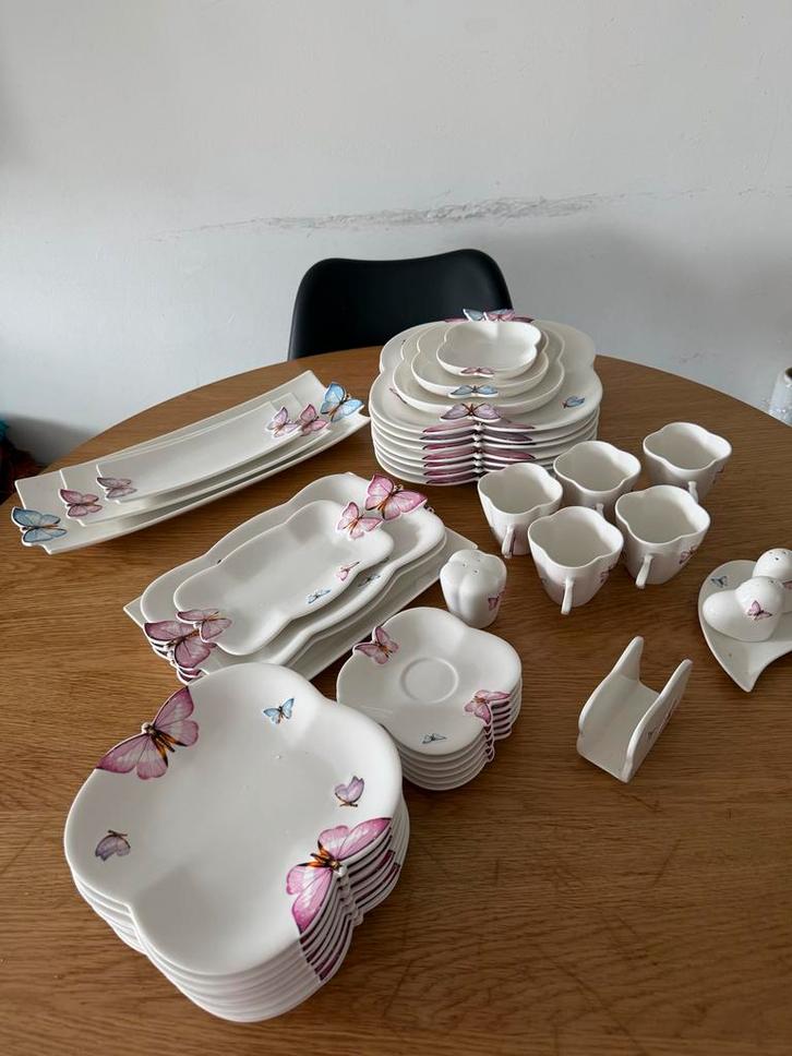servies met vlindermotief, Huis en Inrichting, Keuken | Servies, Zo goed als nieuw, Compleet servies, Overige stijlen, Keramiek