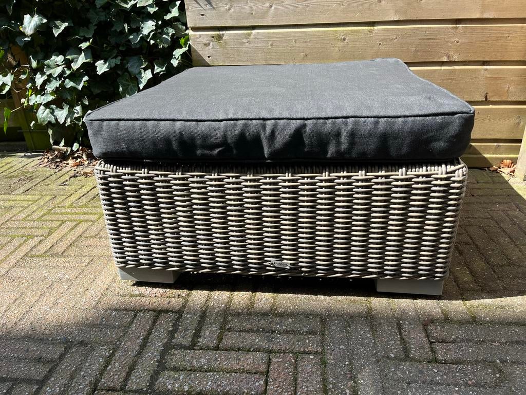Comfortabele wicker hocker met kussen 72 cm, Ophalen, Gebruikt