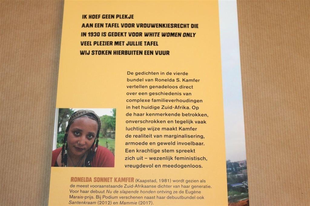 Chinatown — Gedichten — Poëziebundel Kamfer, Ophalen of Verzenden, Zo goed als nieuw