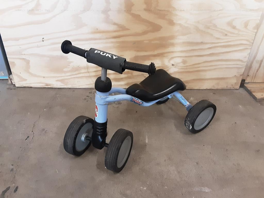 Puky loopfiets 4 wielen lichtblauw, Kinderen en Baby's, Speelgoed | Buiten | Voertuigen en Loopfietsen, Ophalen, Gebruikt