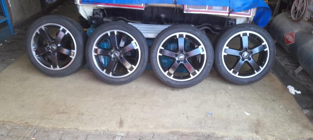 Leuke set velgen met goeie banden voor ford transit connect, 17 inch, All Season, 205 mm, Ophalen of Verzenden