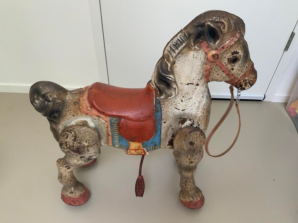 Mobo Bronco metalen hobbelpaard, Antiek en Kunst, Antiek | Speelgoed, Ophalen