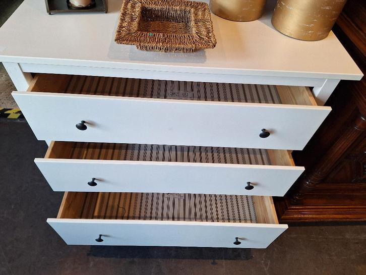 Ruime witte ladekast in goede staat, Huis en Inrichting, Kasten | Ladekasten, Zo goed als nieuw, Minder dan 100 cm, 100 tot 150 cm