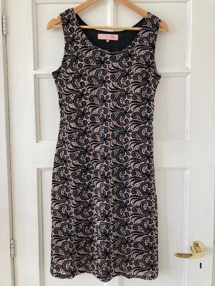 Jurk La Ligna maat M/L - als nieuw, Kleding | Dames, Jurken, Zo goed als nieuw, Maat 38/40 (M), Zwart, Onder de knie, Ophalen of Verzenden