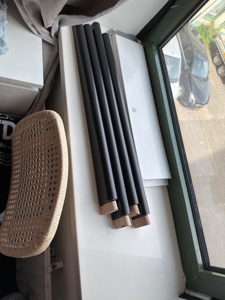 Zwarte tafel met 3 bamboe stoelen, Gebruikt, Rond, Ophalen of Verzenden, Drie personen