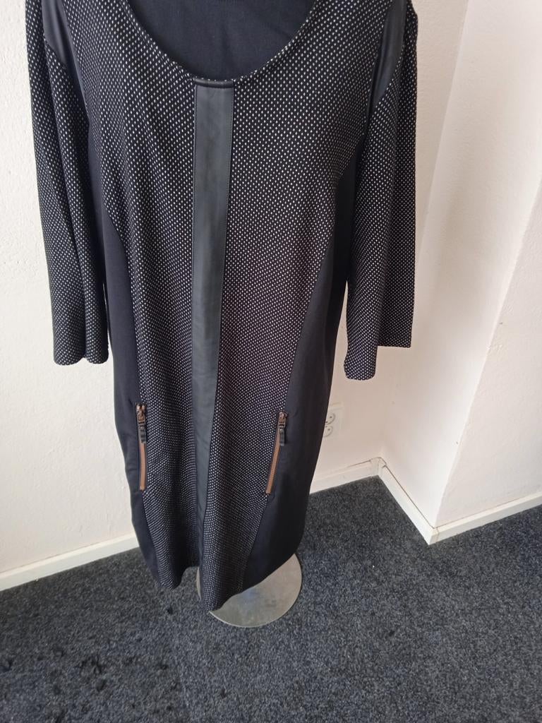 Ulla popken japon 50/52 zwart/wit 6,00, Ulla Popken, Ophalen of Verzenden, Zo goed als nieuw, Jurk